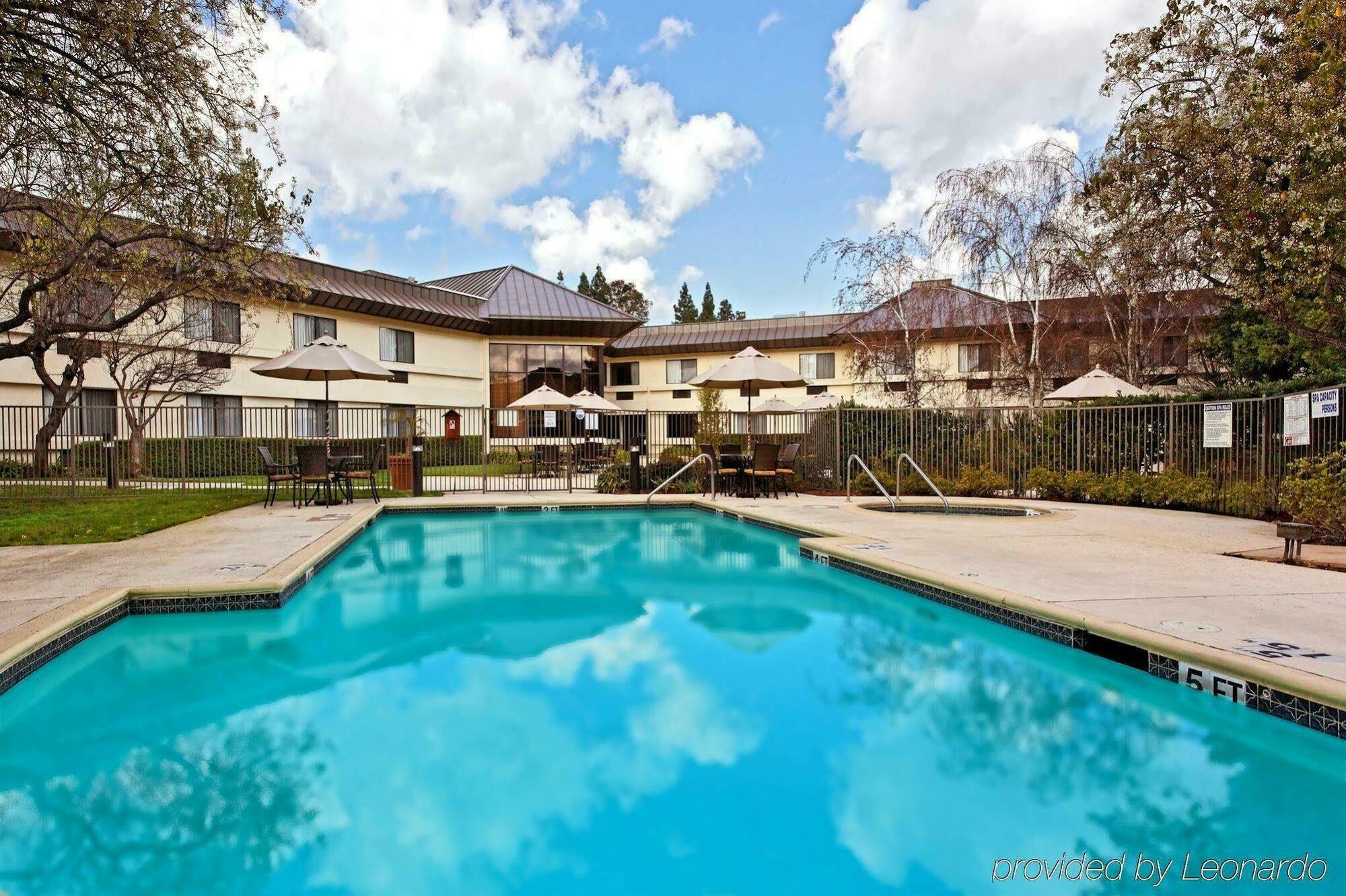 Holiday Inn Express Walnut Creek By Ihg Exterior foto