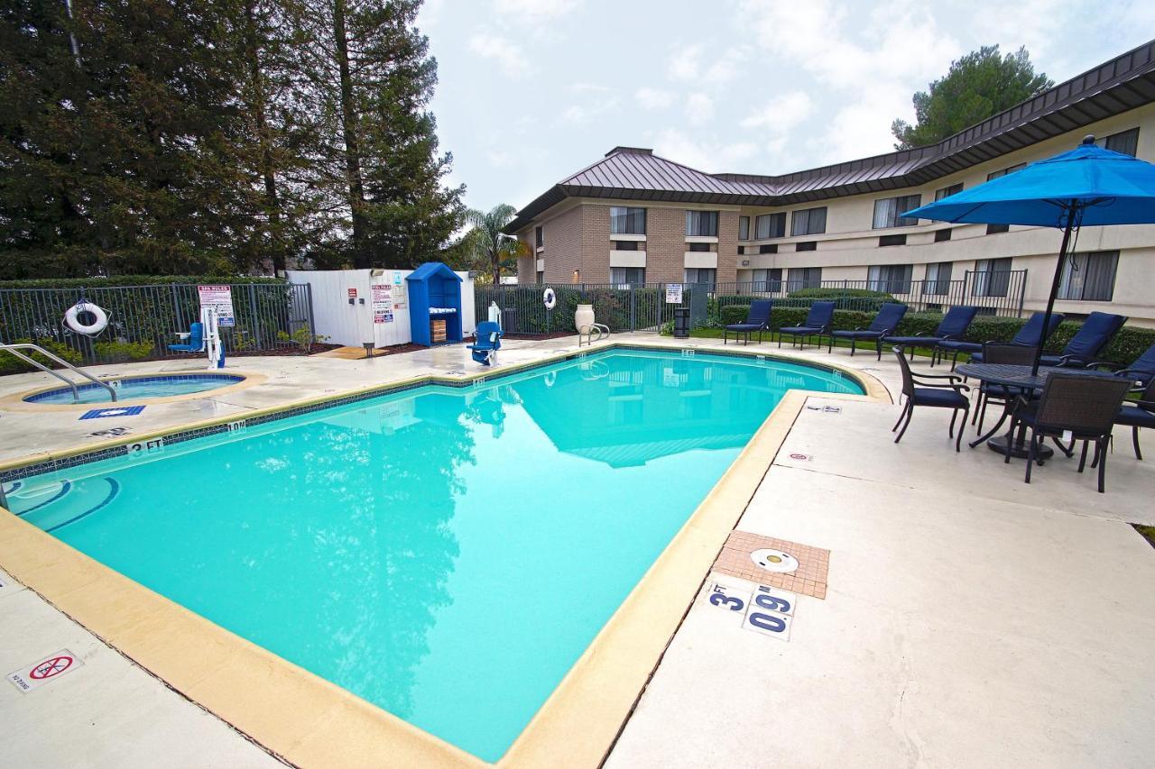Holiday Inn Express Walnut Creek By Ihg Exterior foto